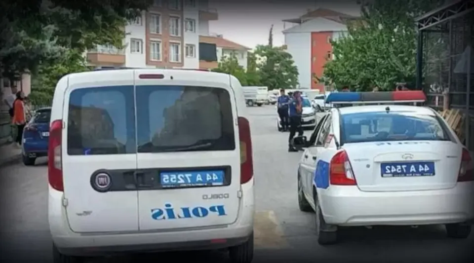 Malatya’da Deprem Hasarlı Binada Şok! İçi Boşaltılmış El Bombası ve Çok Sayıda Mermi Ele Geçirildi