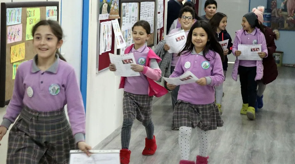 Öğrenciler Karnelerini Aldı; Yarıyıl Tatili Başladı
