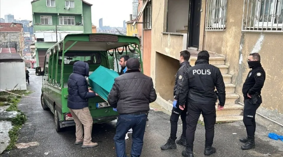 Ataşehir'de Apartmanda Yangın: 1 Ölü