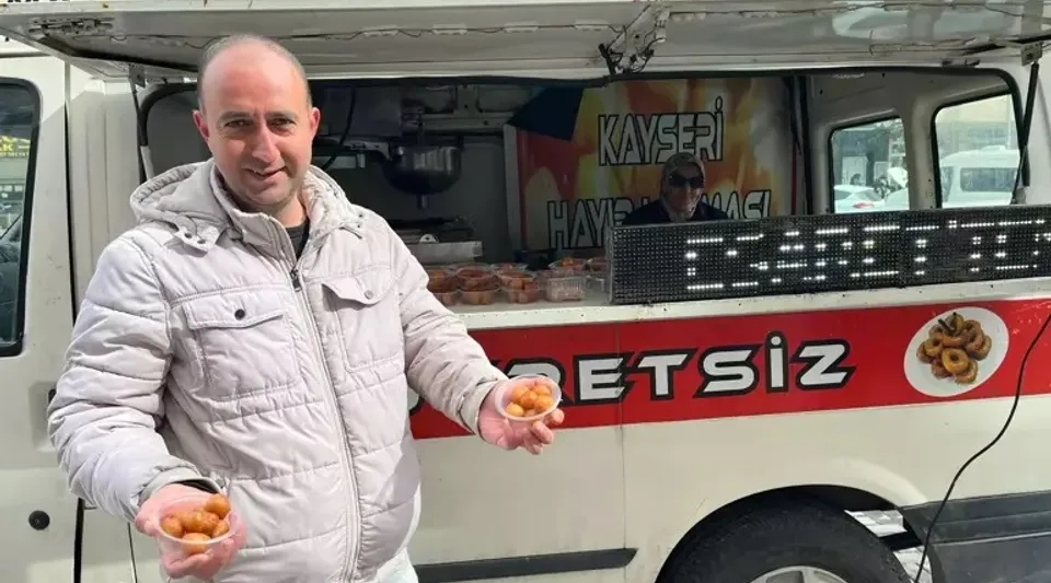 3 Yıl Süren Boşanma Davası Sonuçlandı: Eşinden Boşanan Adam Mutluluktan Lokma Döktürdü