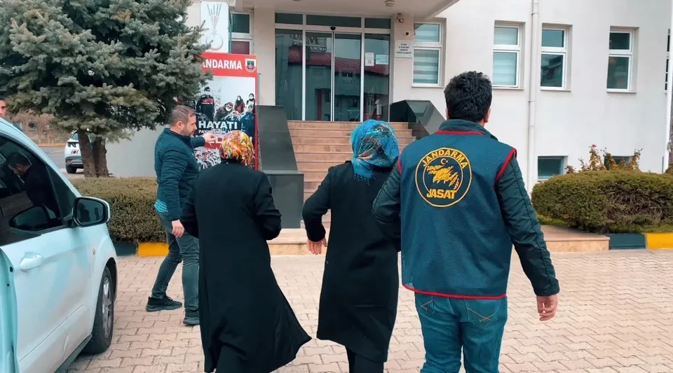 Tekirdağ'da Dehşet! 2 Günlük Bebeği 'Aile Meclisi' Kararıyla Öldürüp Gömdüler!