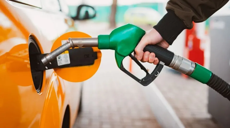Benzine Perşembe Günü Zam Gelecek