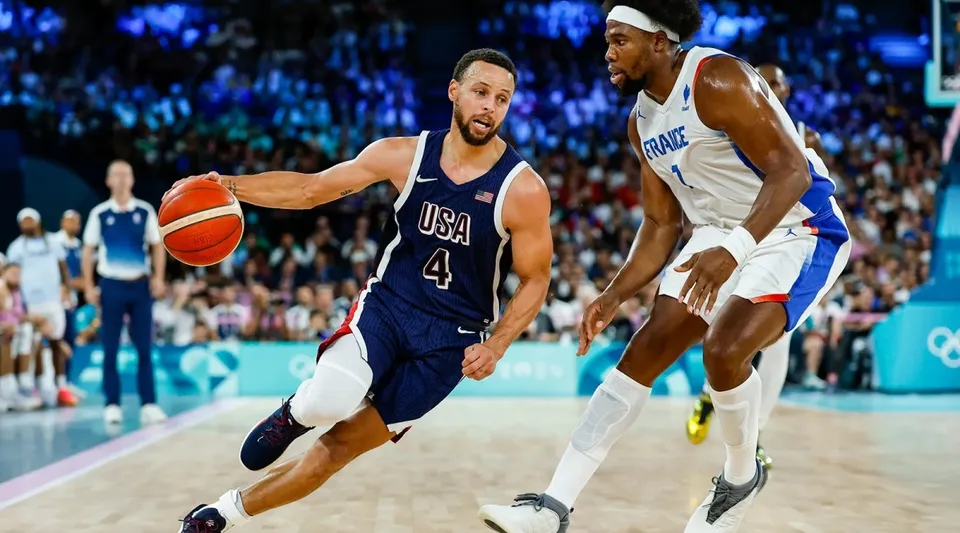 Stephen Curry NBA'in En Skorer İlk 20 İsmi Arasına Girdi