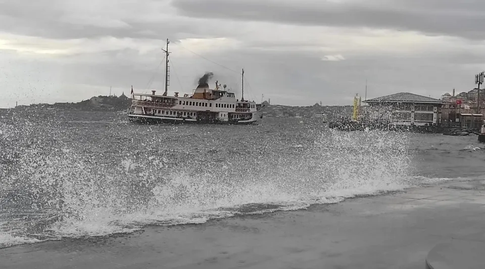 Türkiye Lodosun Etkisine Giriyor: Yağışlar Artıyor, Kar Bekleyenlere Kötü Haber!