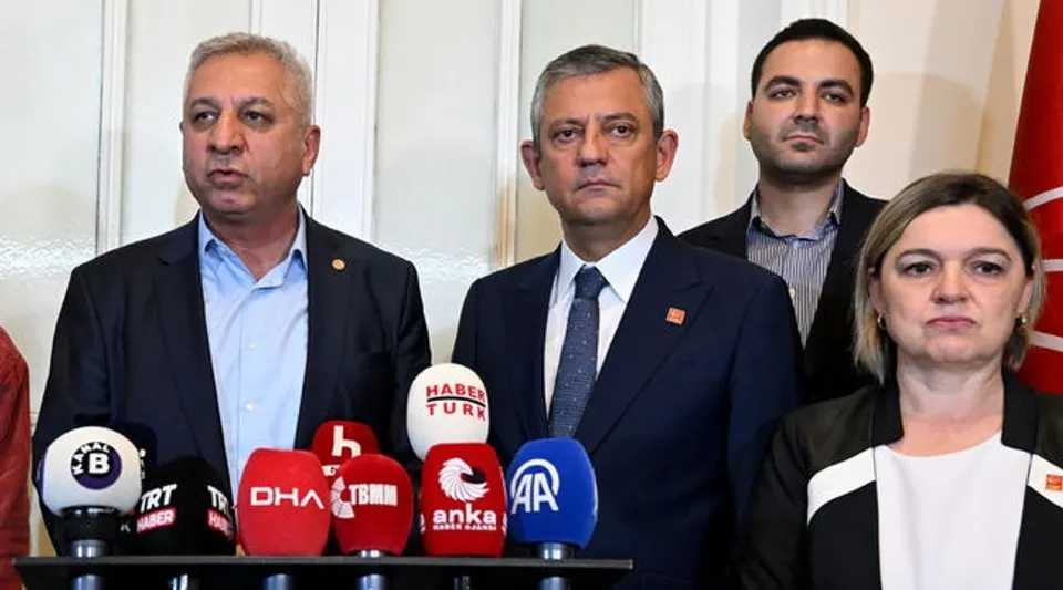 Özgür Özel, EMEK Partisi Genel Başkanı Aslan'la Görüştü