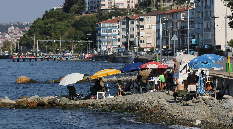 Tatilcilerin uğrak noktası Çınarcık'ta denize girmek yasaklandı