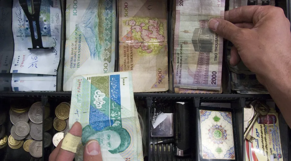 İran'da dolar kuru rekor tazeledi: Tümen en düşük seviyede