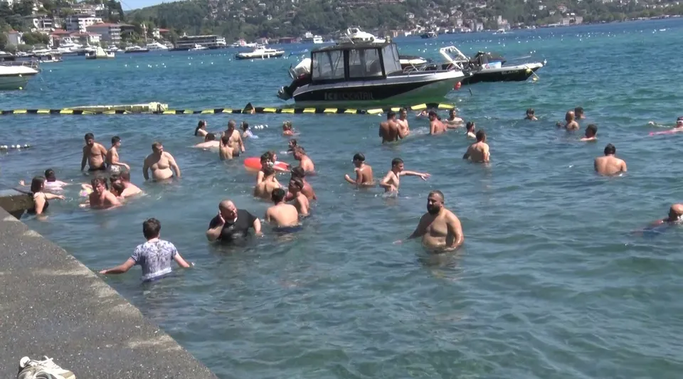 Sıcak havada Bebek Sahili doldu, ücretsiz deniz keyfi