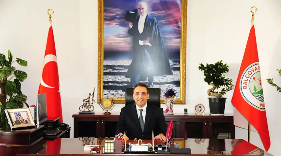 CHP'li Balçova Belediye Başkanı Onur Yiğit Göreve İade Edildi