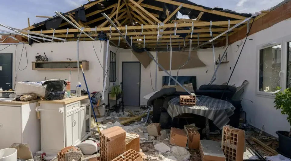 Fransa'da hortum felaketi: 39 yaralı, yüzlerce ev hasarlı