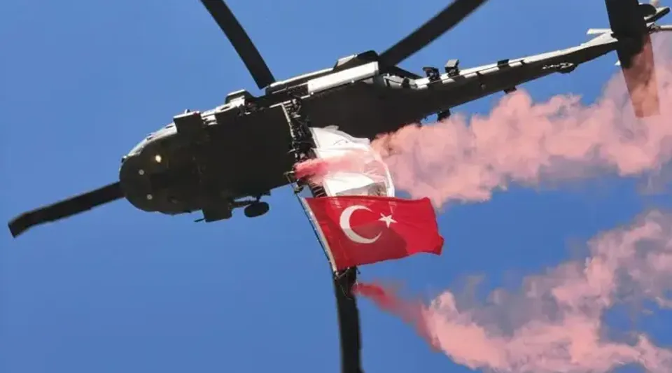 Malazgirt'te Jandarma Helikopterlerinden Nefes Kesen Gösteri