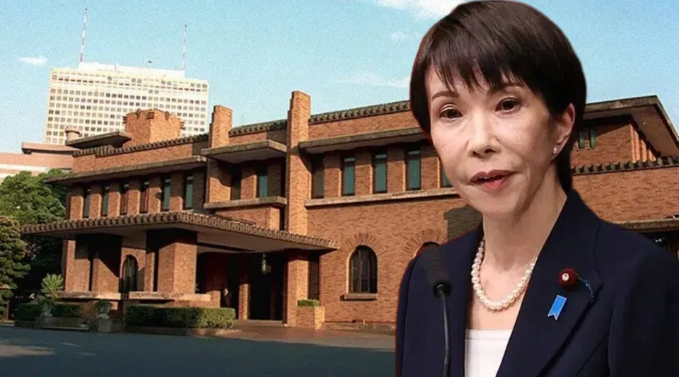 Japon Başbakan hamam böceğini öldürmedi, yalnız hissetti