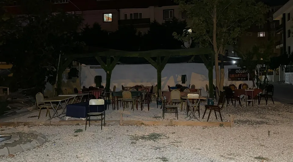 Büyükçekmece’de kıraathaneye silahlı saldırı: 3 kişi yaralandı