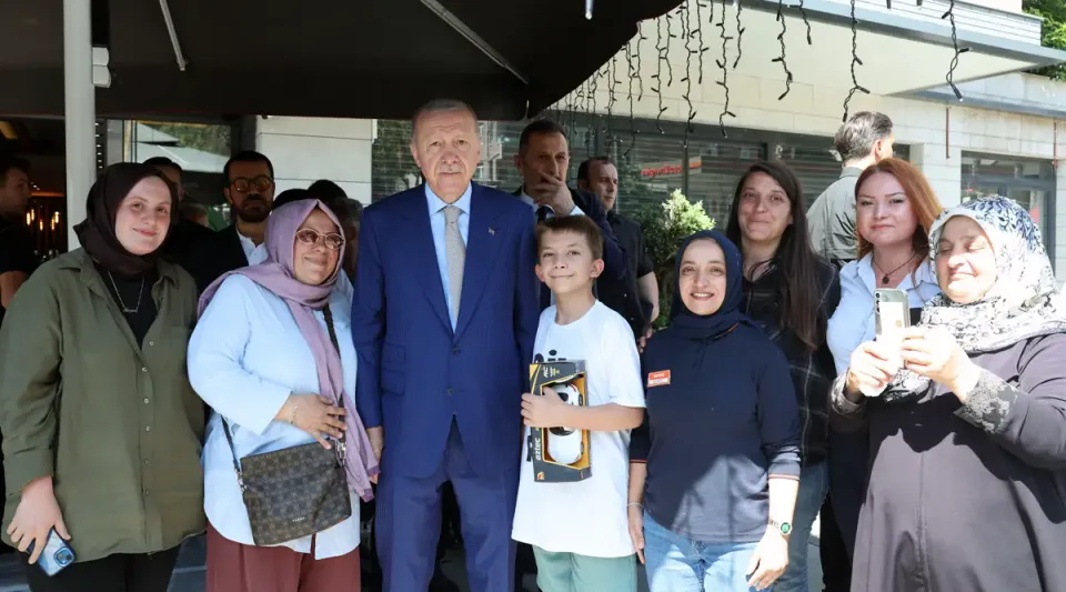 Cumhurbaşkanı Erdoğan Üsküdar'da esnaf ziyaretinde bulundu