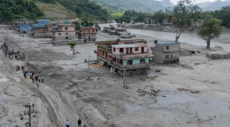Nepal'de baraj patladı: Halka yüksek yerlere kaçın çağrısı