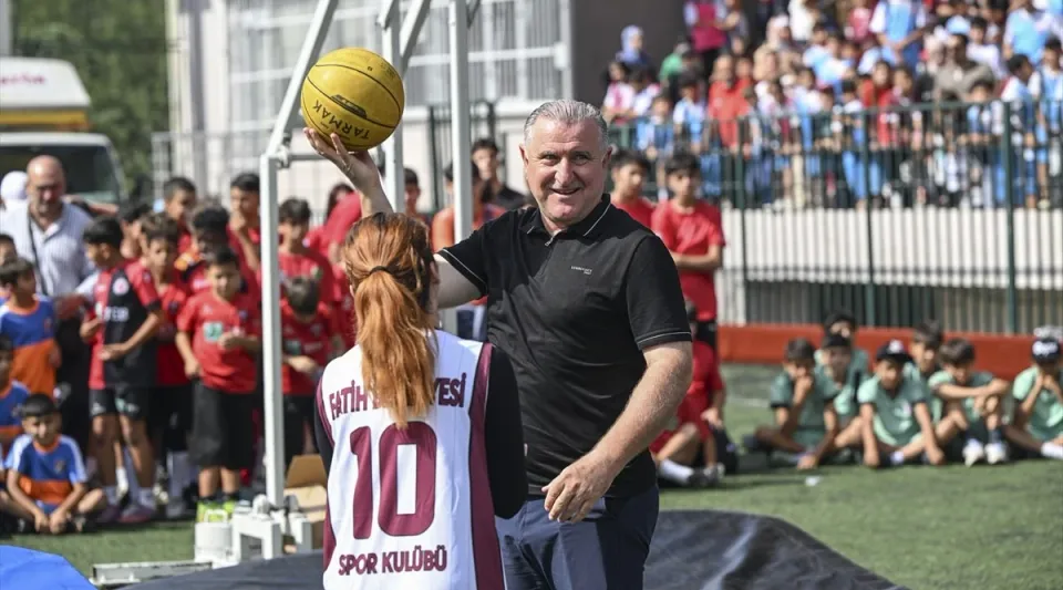 Bakan Bak, Kadın Voleybol Takımı'nın Zaferine İnanıyor