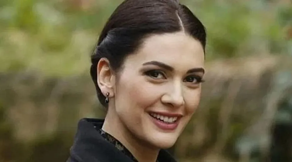 Bergüzar Korel 44. Yaşını Sevdikleriyle Kutladı