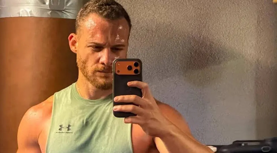 Kerem Bürsin Boyun Fıtığı Ameliyatı Oldu! Hastane Odasından Fotoğraf Paylaştı