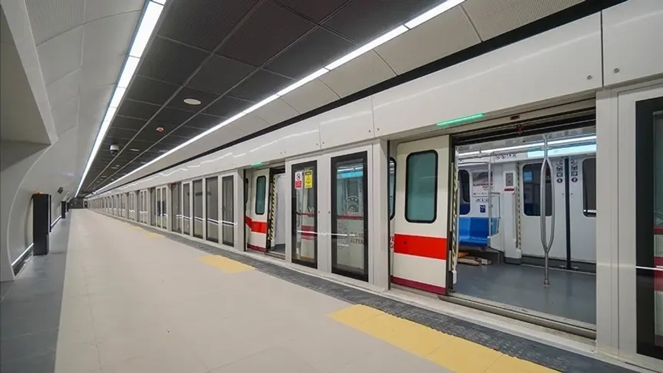 İstanbul Metrosu İTÜ-Ayazağa İstasyonunda İntihar Girişimi!