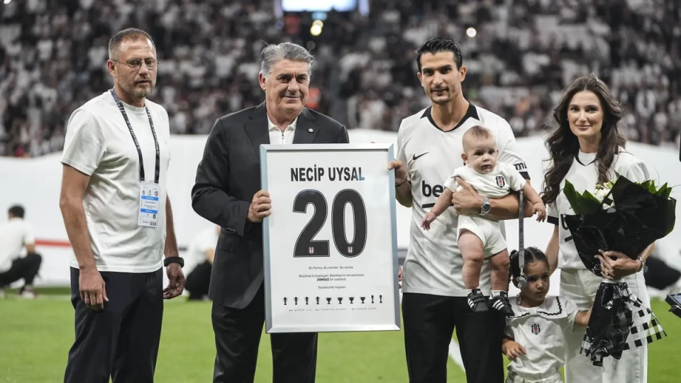 Dolmabahçe’de Necip Uysal'a veda