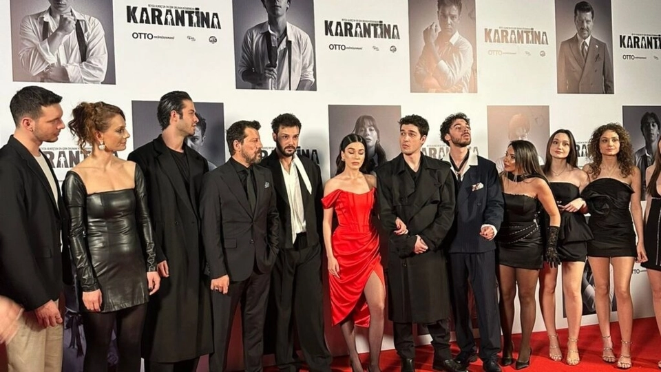 Beyza Alkoç'un aynı adlı kitabından uyarlanan Karantina filminin galası dün akşam Kanyon'da yapıldı. Ahmet Topuz'un yönettiği OTTO Entertainment ve Movie Factory imzalı film 10 Ocak cuma günü vizyona girecek.