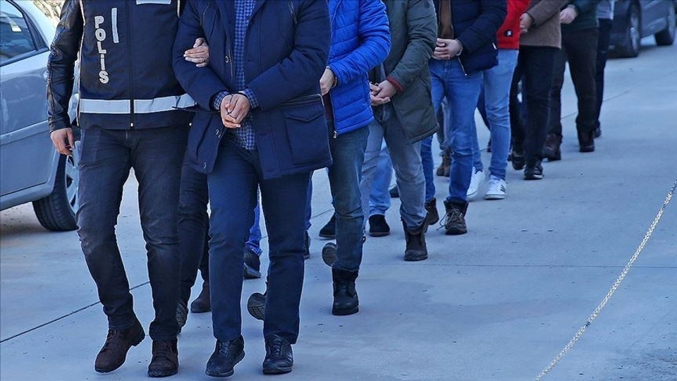 DEM Parti Akdeniz Belediye Eşbaşkanları ve Meclis Üyeleri Gözaltına Alındı