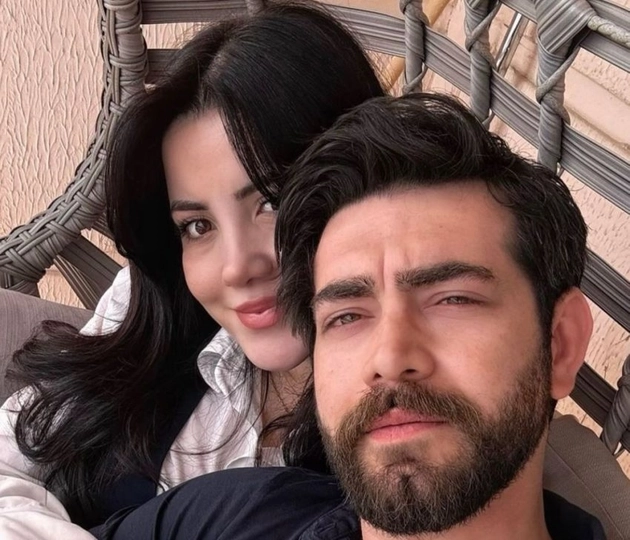 Kan Çiçekleri'nin Baran'ı Barış Baktaş, şimdilerde TRT'nin Kudüs Fatihi Selahaddin Eyyubi dizisinin Börü'sü olarak seyirci karşısına çıkıyor. 3.5 yıldır mutlu bir evlilik sürdüren yakışıklı oyuncudan hayranlarını mutlu eden bir haber geldi.