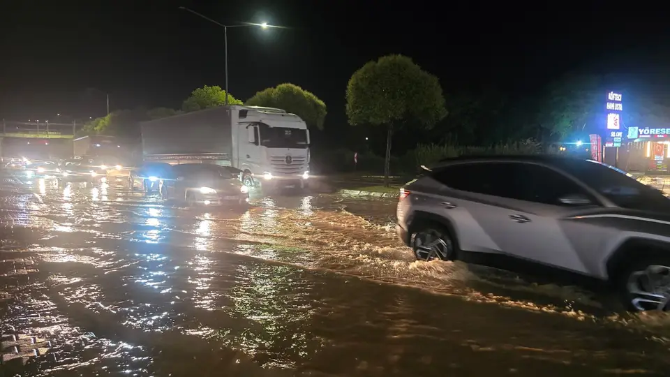 Karadeniz Bölgesi'nde sağanak ve fırtına, taşkın ve toprak kaymaları