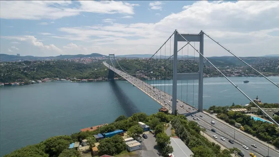 İstanbul Boğazı'nda gemi trafiği çift yönlü askıya alındı