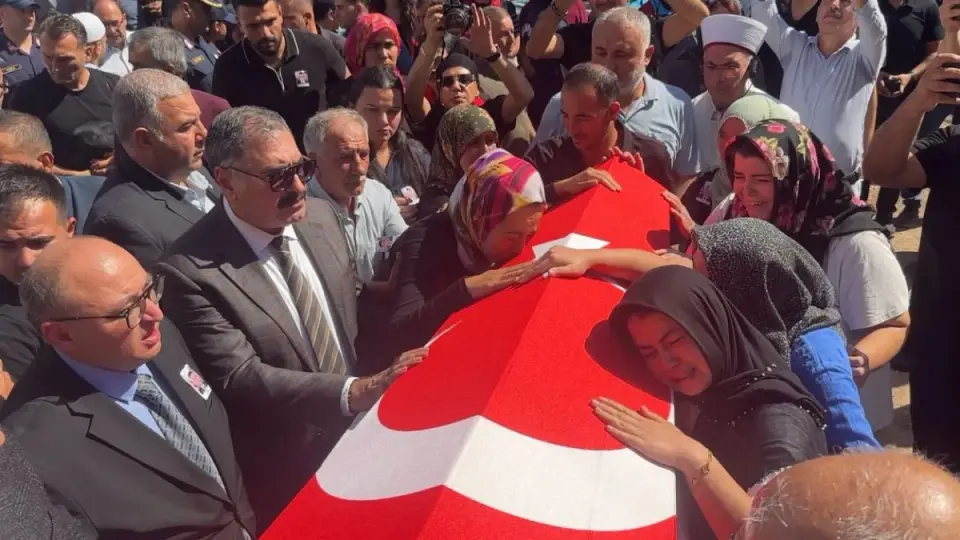 Girne Gemi Kazasında Hayatını Kaybeden Jandarma Uzman Çavuş Fahri Ateş, Erdemli'de Toprağa Verildi