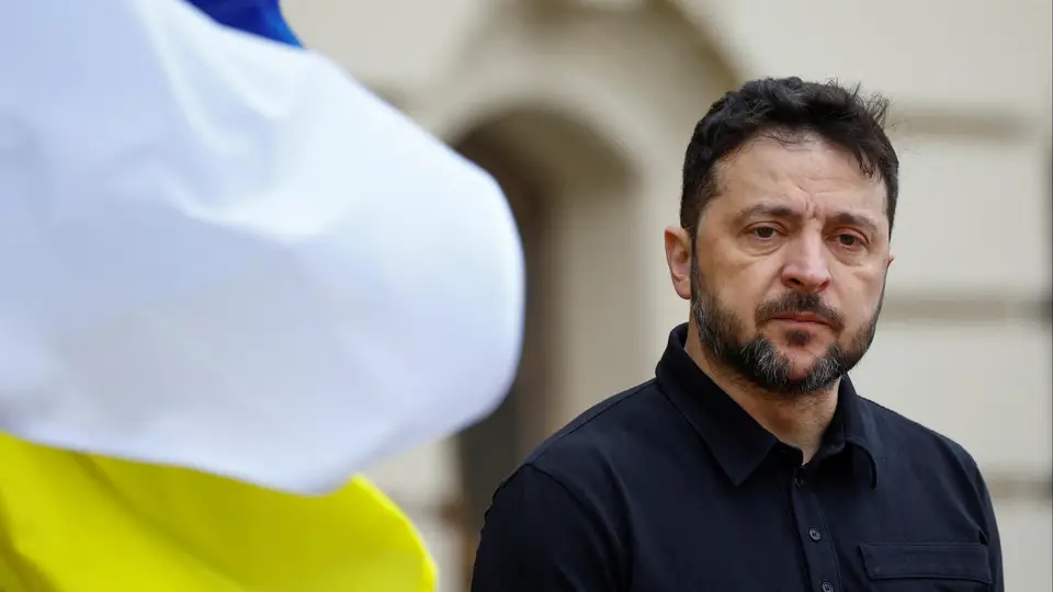 Zelenski, Rusya hava sahasının güvenli olmadığını bildirdi, havayollarını uyardı