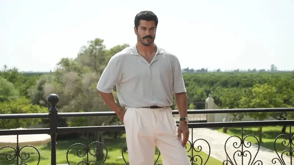 Burak Özçivit, 'Güneşin Doğduğu Yer' Setinden İlk Karesini Paylaştı