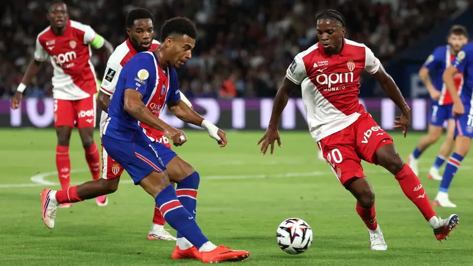Galatasaray'ın rakibi PSG şokta. Monaco geriden gelip yendi