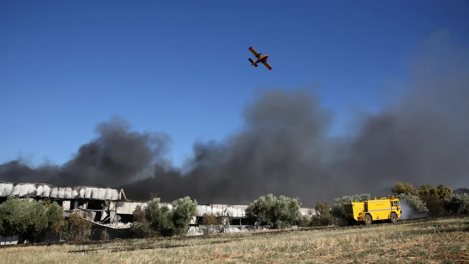 Yunanistan’da savaş uçağı gösteri sırasında düştü: 2 pilot hayatını kaybetti