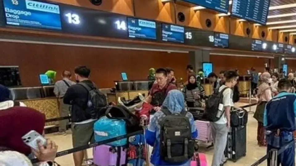 Endonezya'da yanardağ patlaması 270 bin yolcuyu etkiledi