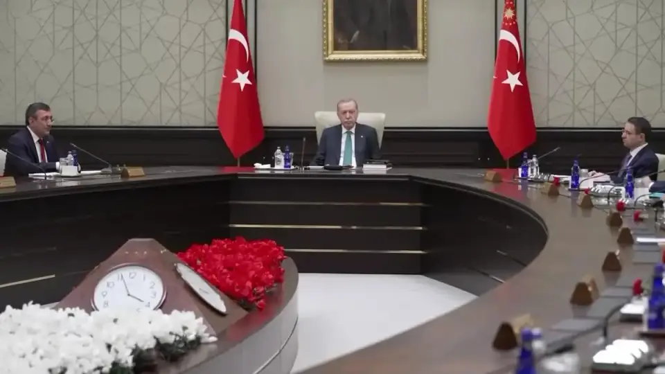 Kabine Toplantısı Başladı: Terörsüz Türkiye ve Ekonomi Başlıkları Masada