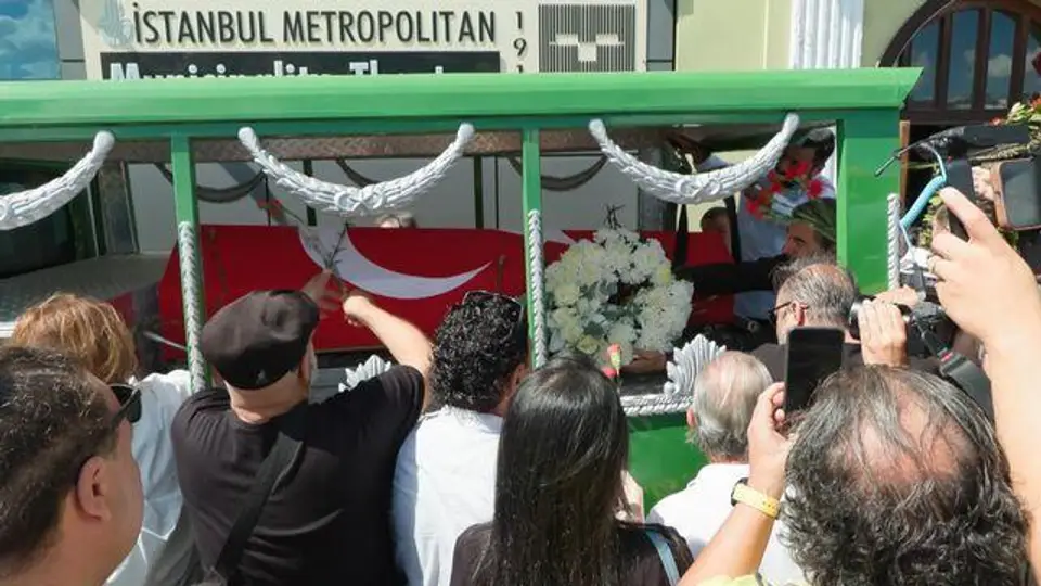 Ünlü oyuncu Serhat Kılıç son yolculuğuna uğurlandı