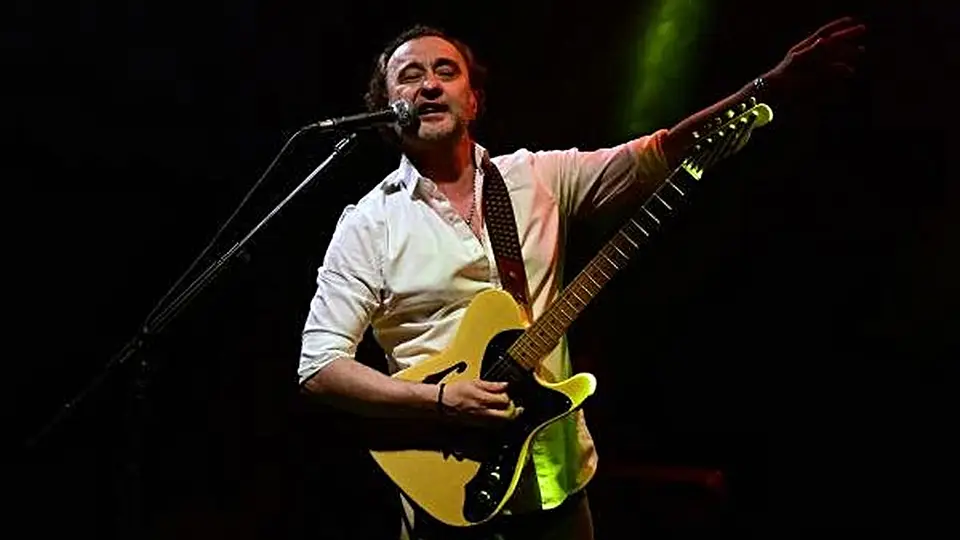Şarkıcı Nev karaciğer rahatsızlığı nedeniyle yoğun bakımda