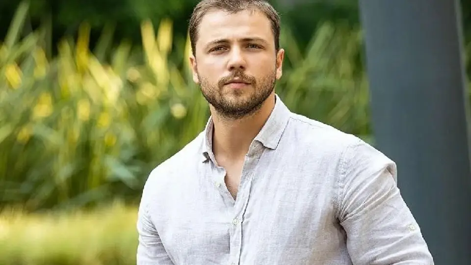 Tolga Sarıtaş'ın Asıl Mesleğini Biliyor Muydunuz?