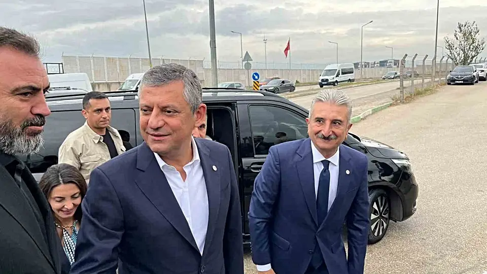 Özgür Özel, Bursa’da tutuklu Bozbey’i ziyaret etti