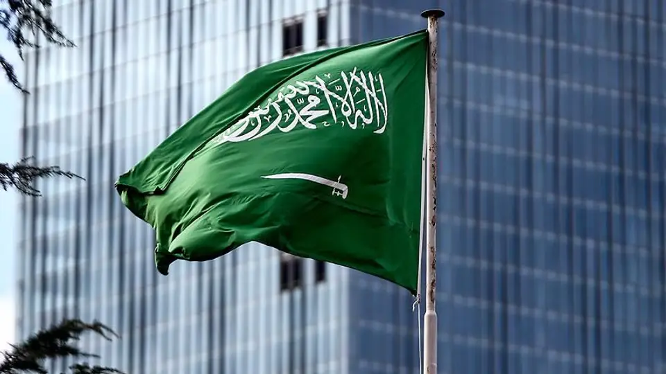 Suudi Arabistan'da 8 Noktada Acil Durum Uyarısı Yapıldı