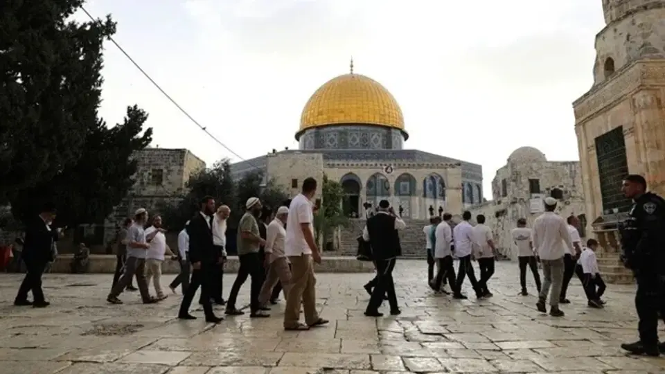 Jerusalem Governor Announces Attack on Western Wall by Netanyahu and Thousands