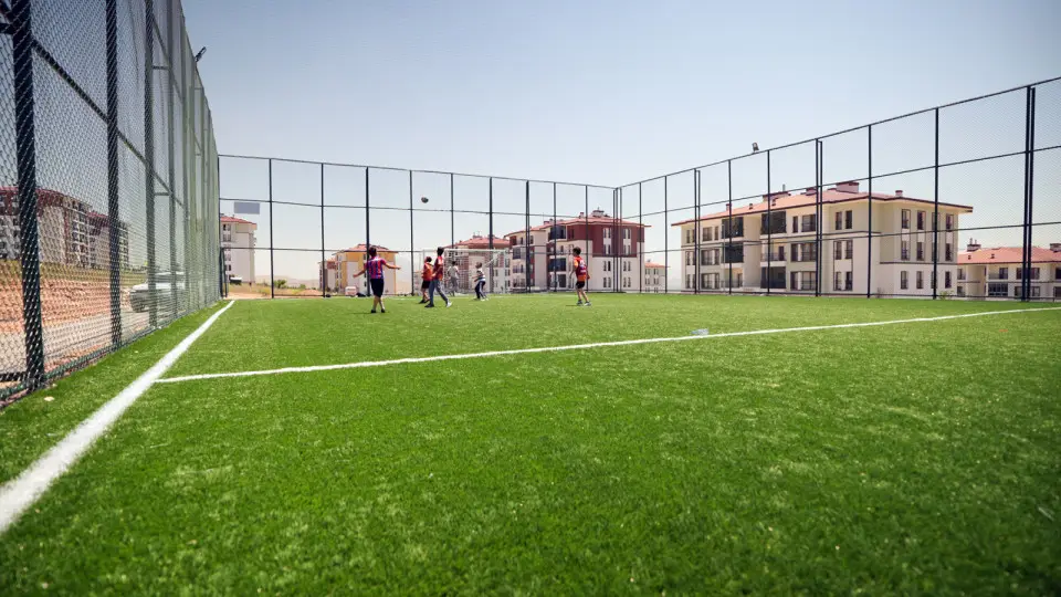 Antrenör 14 Yaşındaki Eski Futbolcusunu Cinsel İstismar Suçlamasıyla Tutuklandı