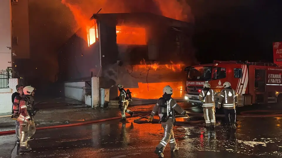 Fire Breaks Out at Tire Shop in Esenyurt, Spreads to 5 Businesses and a Food Company