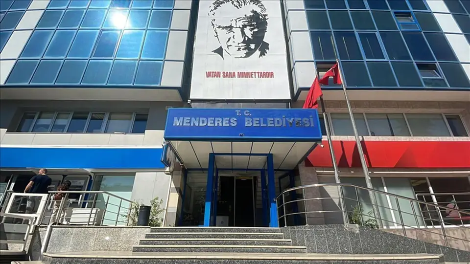 Menderes Belediyesi'ne İkinci Dalga Operasyon: 9 Gözaltı