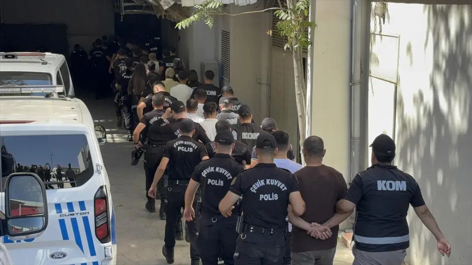 Borsa ve Finans Soruşturmasında İş İnsanları Dahil 17 Kişi Tutuklandı