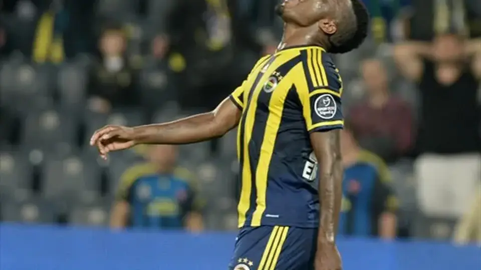 Emenike, İstanbul'da eski kulübünü ziyaret etti
