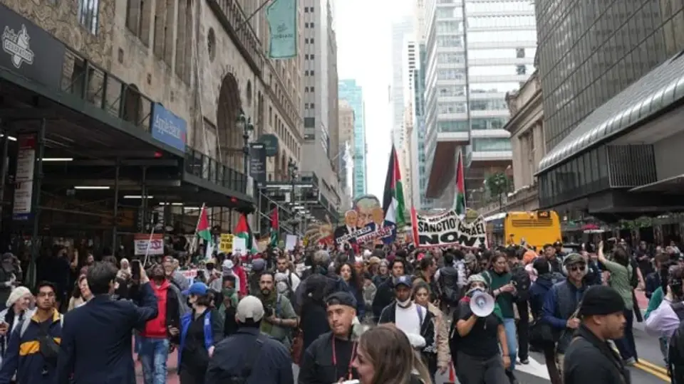 Manhattan'da Netanyahu'ya karşı binlerce kişi protesto düzenledi
