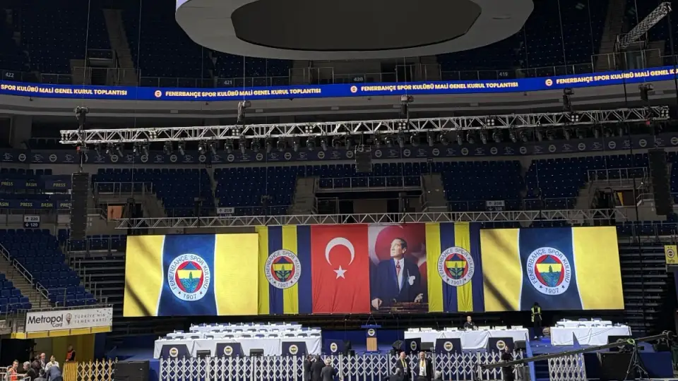 Fenerbahçe Genel Kurulu'nda Yönetim Kurulu İbra Edildi