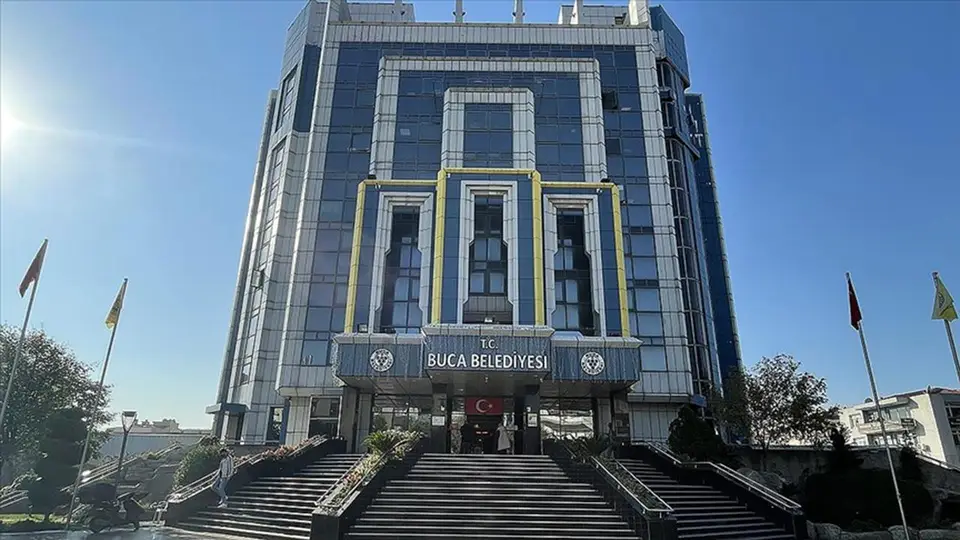 Buca Belediyesi'nde İcra Şoku! 150 Milyon Liralık Borç Yüzünden Başkanlık Makamına Haciz Geldi
